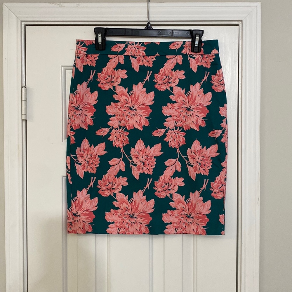 J.CREW MERCANTILE Floral pencil skirt